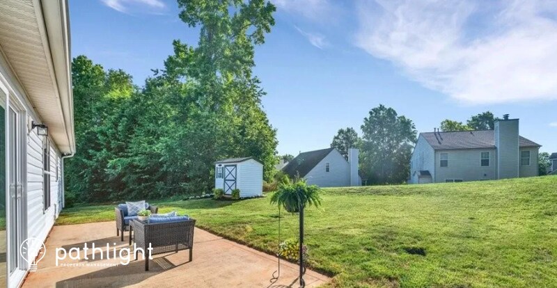 Foto del edificio - 1339 Long Grass Ct