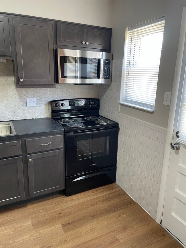 Foto del edificio - 1285 Mehlview Ct