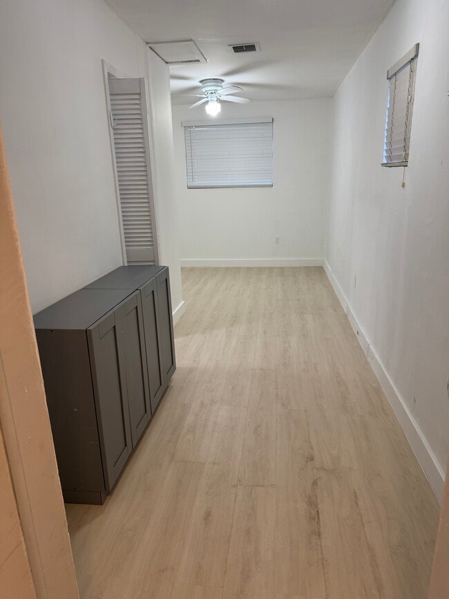 entrance hallway - 4521 SW 5th Ter