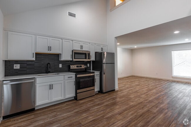 1BR, 1BA - 795SF A6 - 2909 Lucas