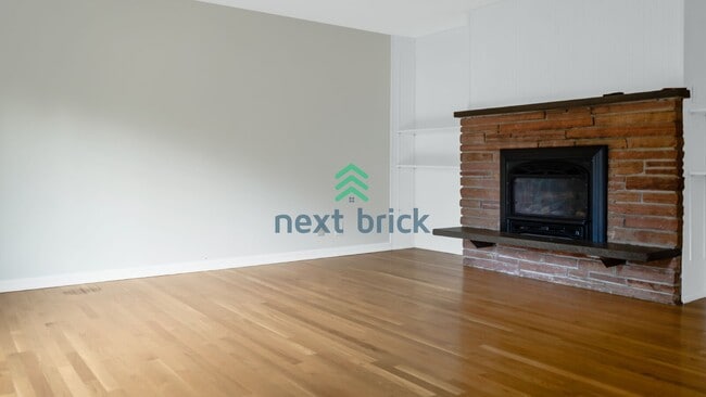 Building Photo - 3 Bed 2 Bath Single-family Home Available for Rent!