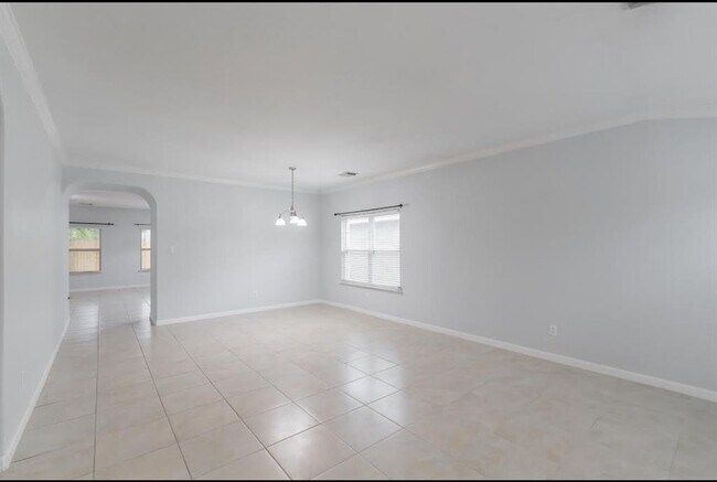 Building Photo - 3223 Legends Creek Dr