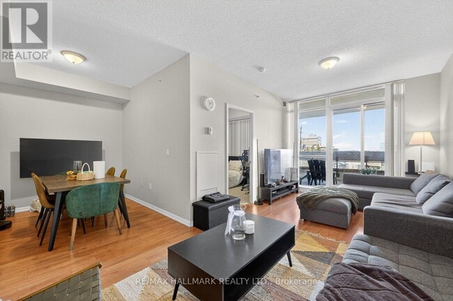 Building Photo - 830 Lawrence Ave W