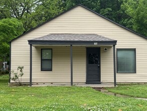 Building Photo - 820 S Ash Ave