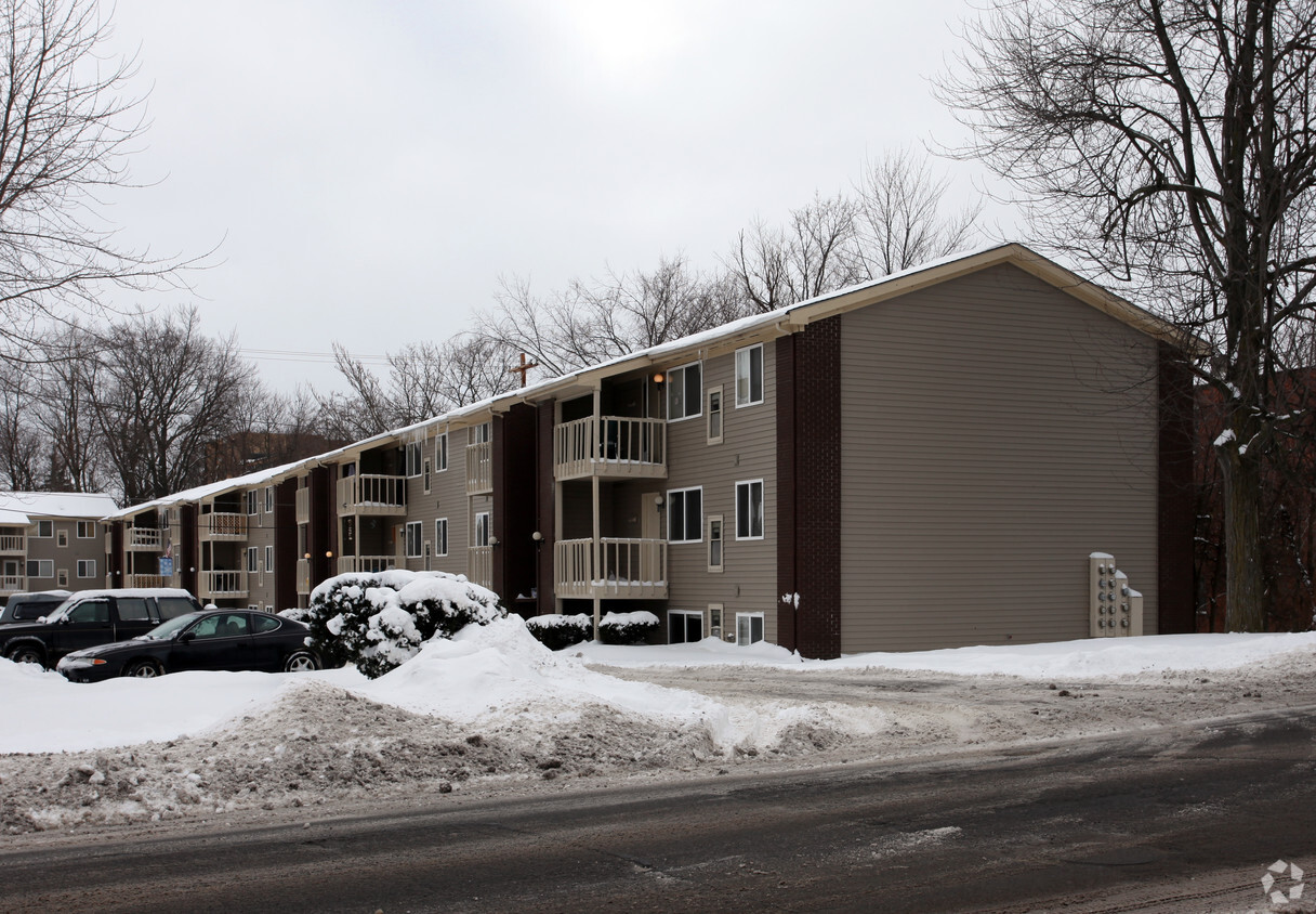 Primary Photo - University Center Apartments