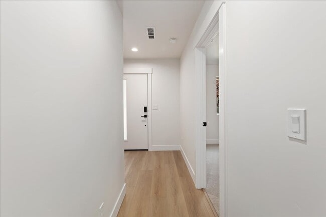 Building Photo - Modern, New 3-Story Boise Bench Townhome with Garage in a Prime Location