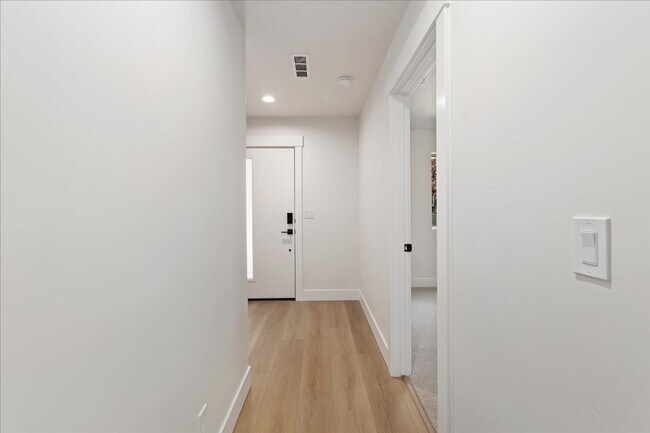 Foto del edificio - Modern, New 3-Story Boise Bench Townhome with Garage in a Prime Location