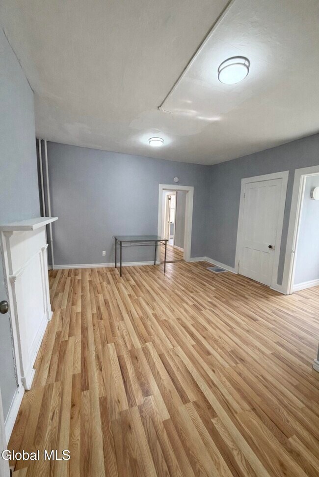 Foto del edificio - 247 Elk St