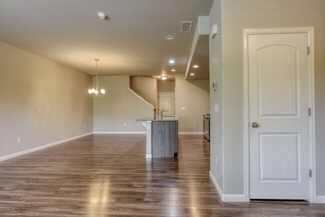 Foto del edificio - Beautiful Townhome!