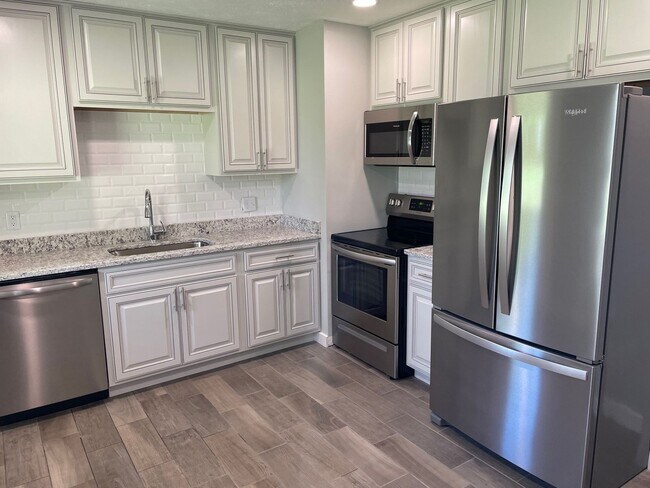 Foto del edificio - Duplex in Auburn available in soon!