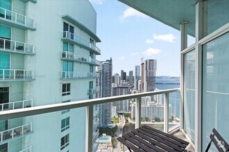 Building Photo - 1900 N Bayshore Dr