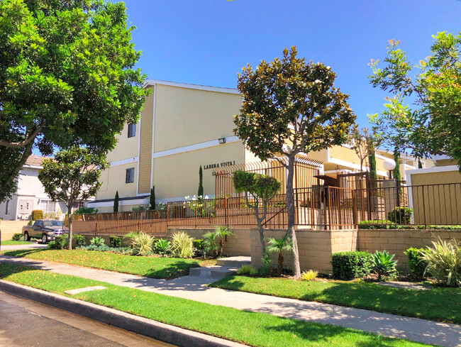 Building Photo - Ladera Vista Apartments