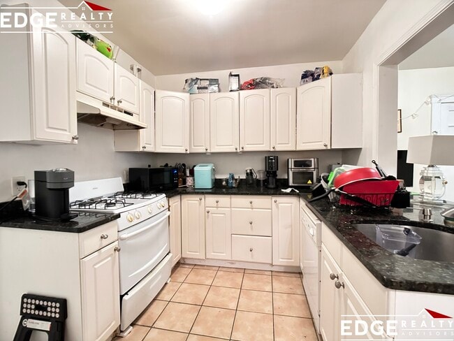 Building Photo - 62 Egmont St