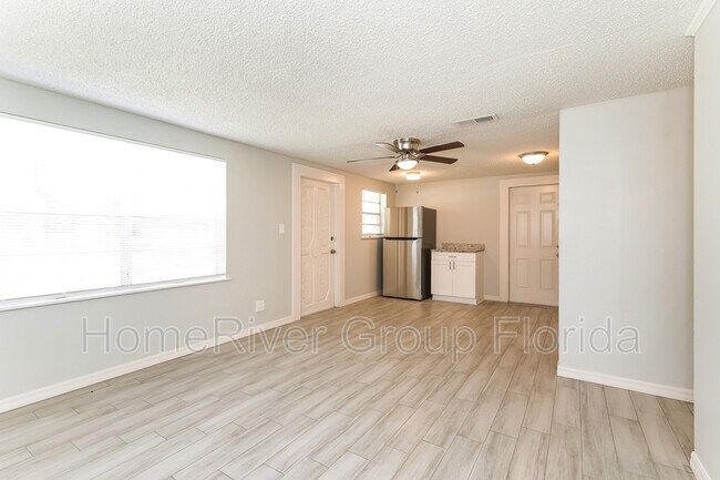 Building Photo - 206 4th Jpv St