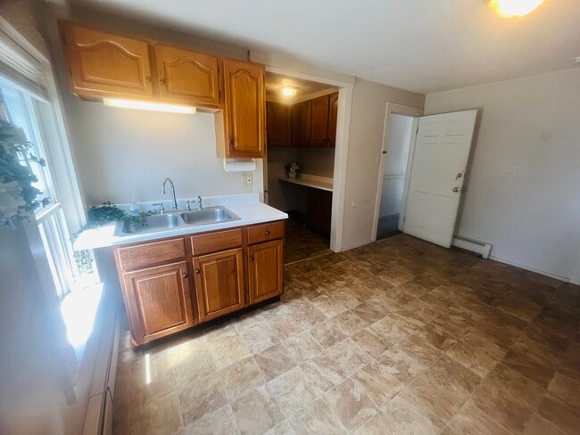 Building Photo - 22 Gilboa St