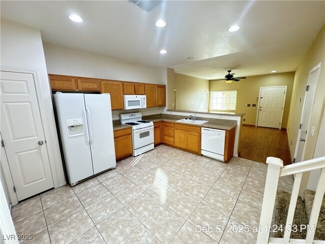 Building Photo - 11143 African Sunset St