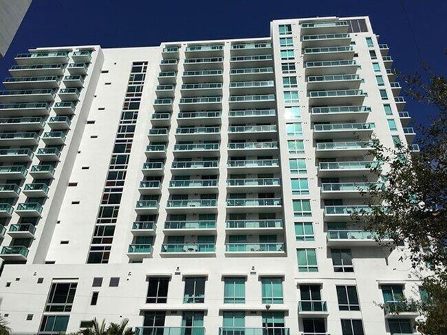 Foto del edificio - 333 NE 24th St