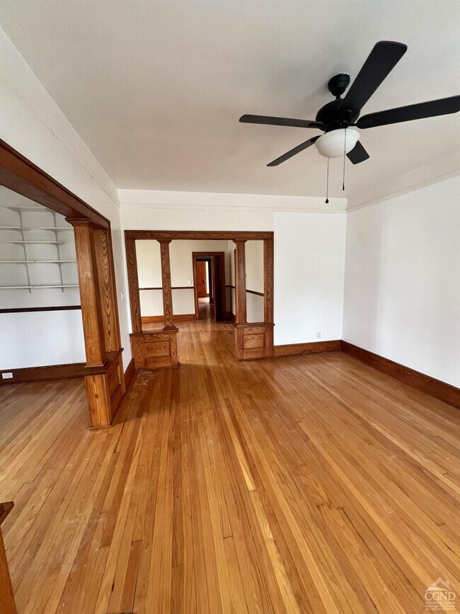 Foto del edificio - 60 Pulver Ave