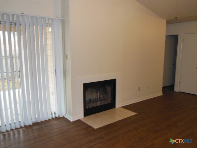 Foto del edificio - 604 Frostwood Dr