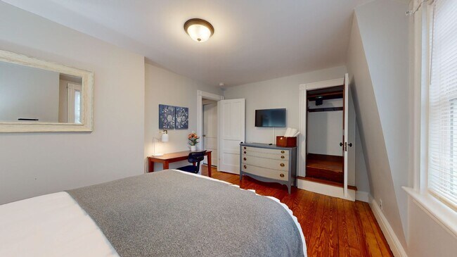 Foto del edificio - 3-bed Furnished in Victorian Home