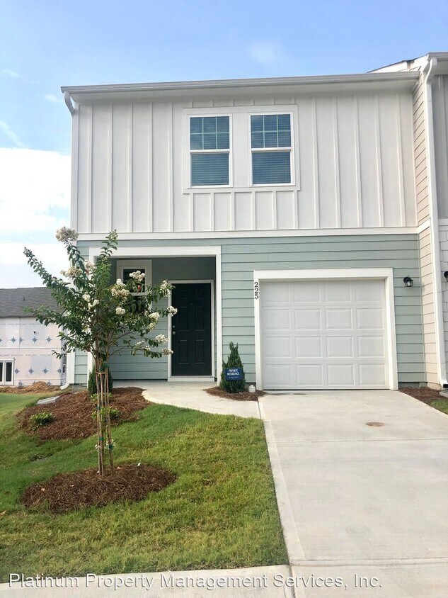 Foto principal - 3 br, 2.5 bath House - 225 Grand Central Way