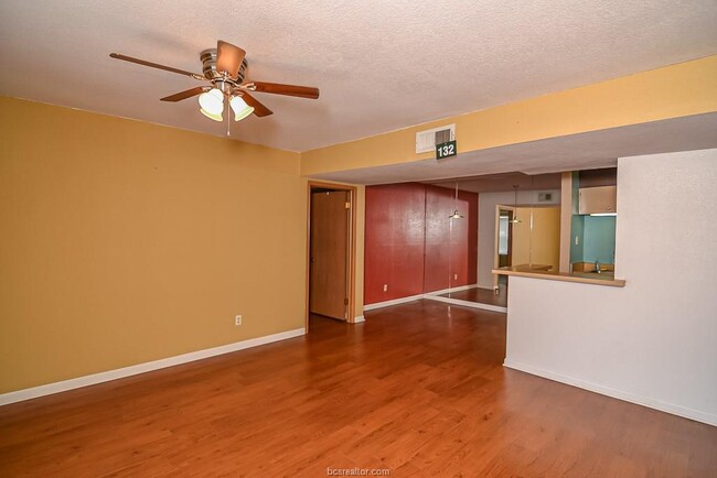 Foto del edificio - 904 University Oaks Blvd