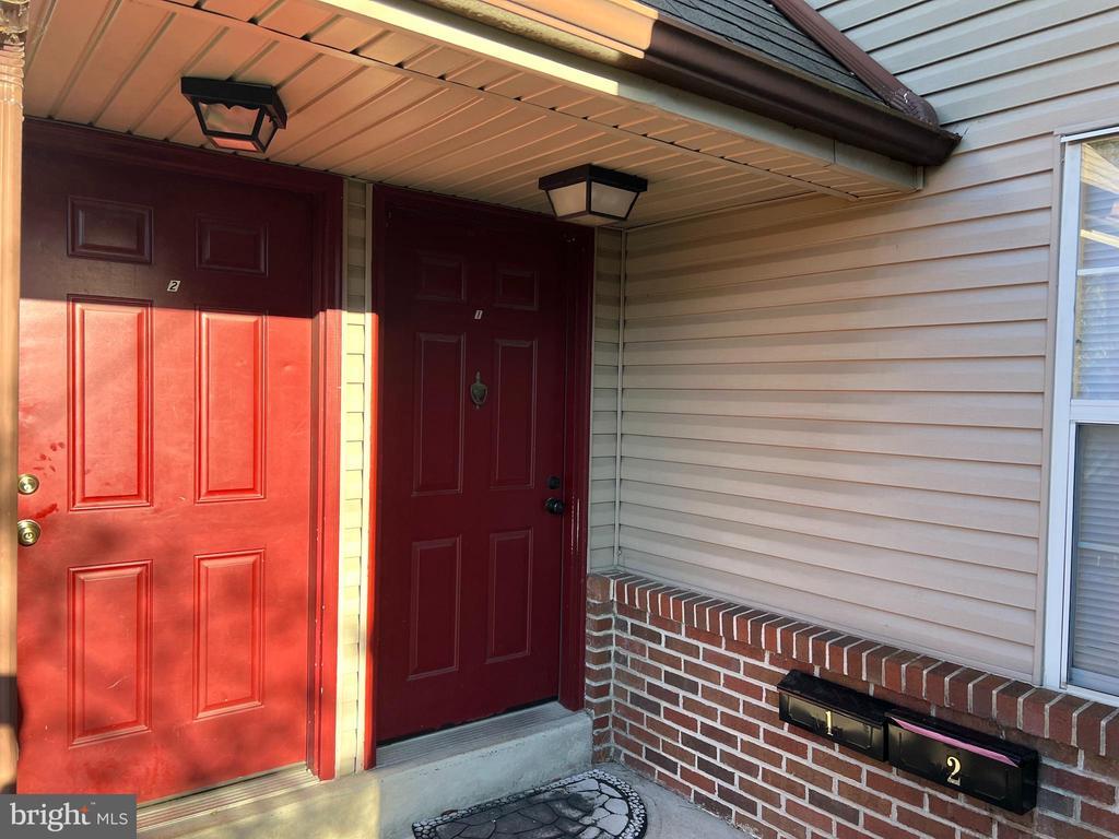 Primary Photo - 83 W Laurel Ave