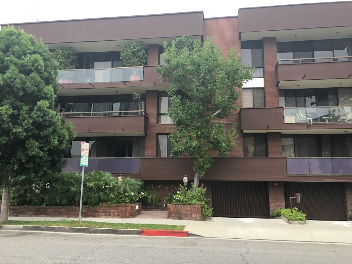 268 S Lasky Dr, Beverly Hills, CA 90212 Condo for Rent in Beverly