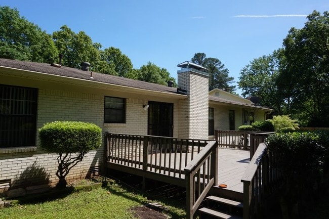 Building Photo - 2414 Grist Mill Rd