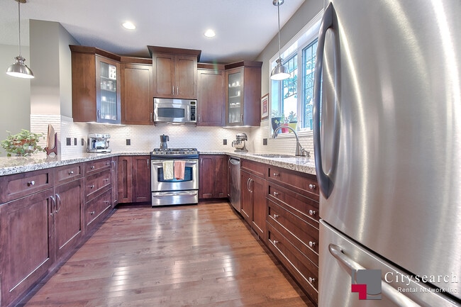 Photo du bâtiment - 44 Mike Ralph Way SW