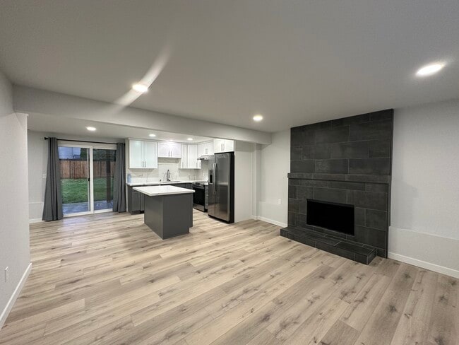 Building Photo - 20914 3rd Ave W