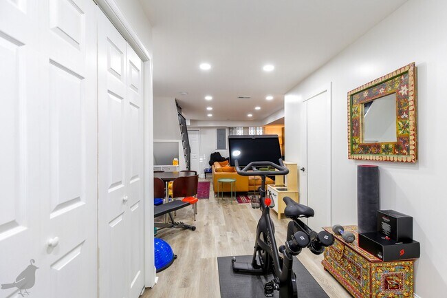 Building Photo - One of a Kind Row Home in Fort Dupont Park!