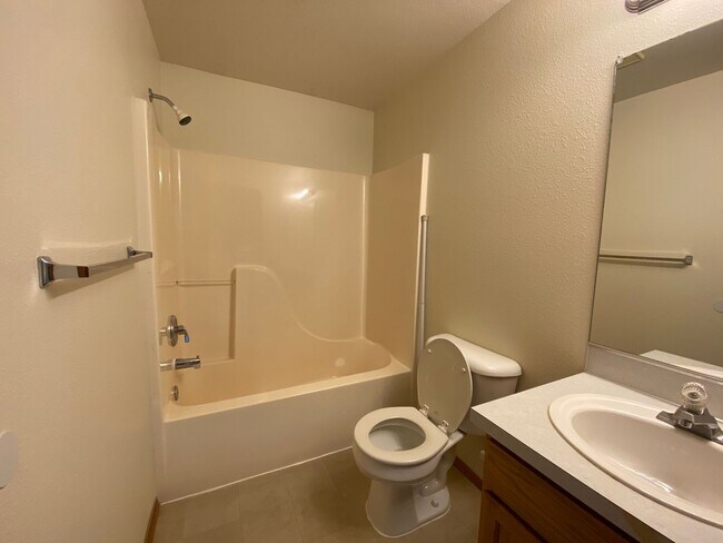 Building Photo - Updated 3 Bedroom Duplex with Garbage Paid!