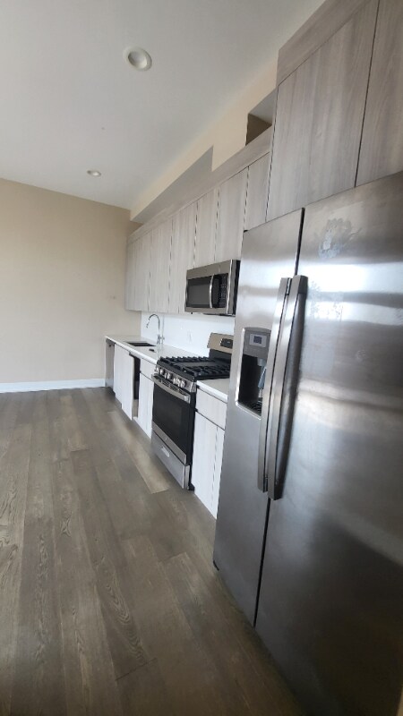Foto del edificio - 1741 N Western Ave