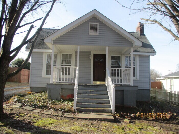 Primary Photo - 1004 Buick Ave