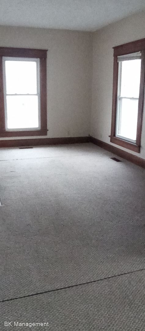 Building Photo - 2 br, 1 bath House - 501 S Walnut Street