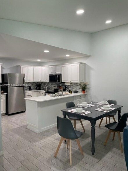 Building Photo - 6396 Royal Woods Dr