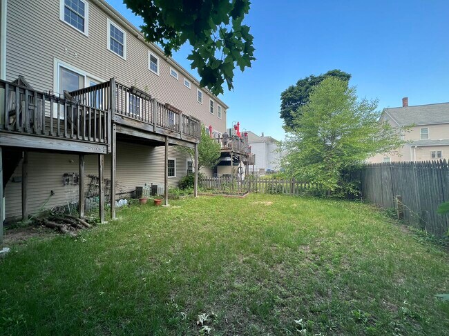 Foto del edificio - 145 Robbins St