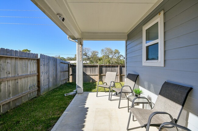 Building Photo - 6223 Topaz Pnes Trl