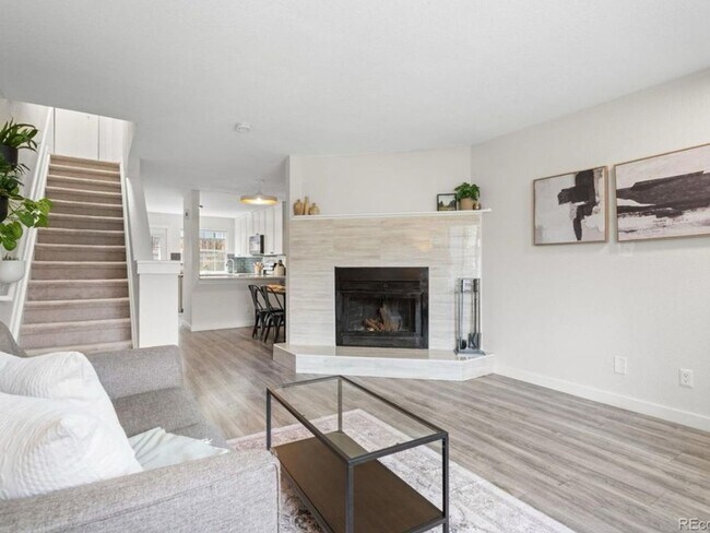 Foto del edificio - 2 Bedroom 1.5 bath Townhome in Edgewater