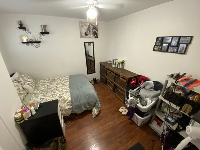 Building Photo - 1 Bed 1 Bath Unit