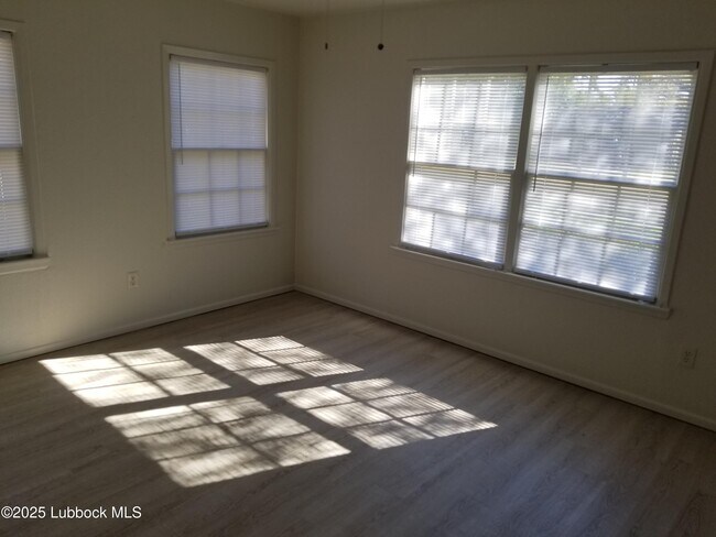 Building Photo - 1912 45th St