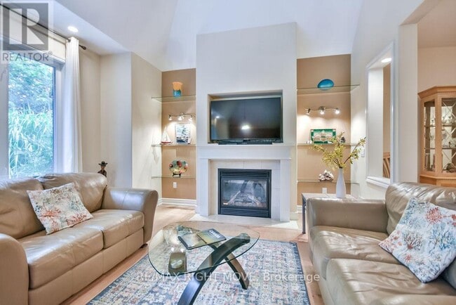 Building Photo - 5 Invermara Ct