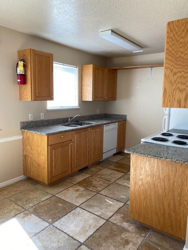 Foto del edificio - BRENTWOOD CONDO 2 BED 1 BATH