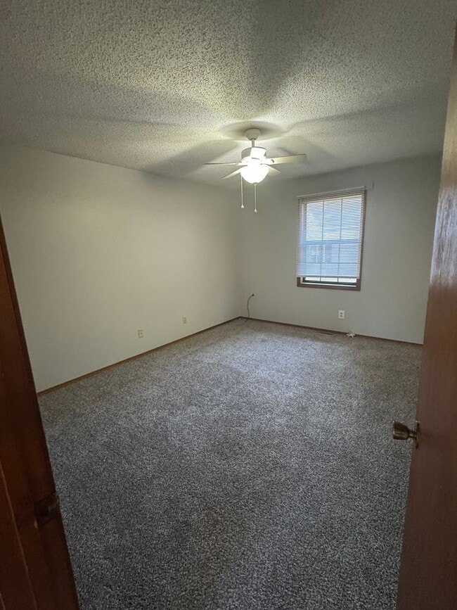 Building Photo - 826 S Scenic Ave