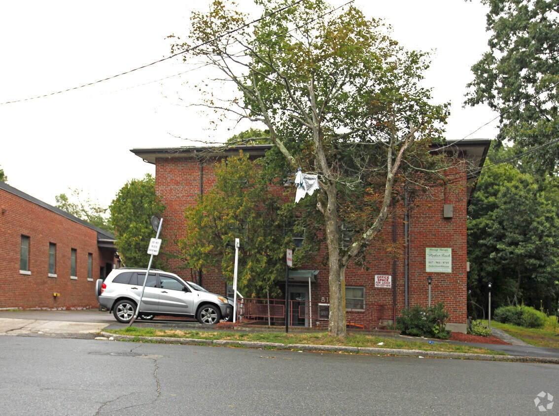 81 Wyman St, Waban, MA 02468 Apartments in Waban, MA