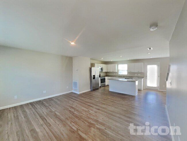 Foto del edificio - 1079 Cone Blvd