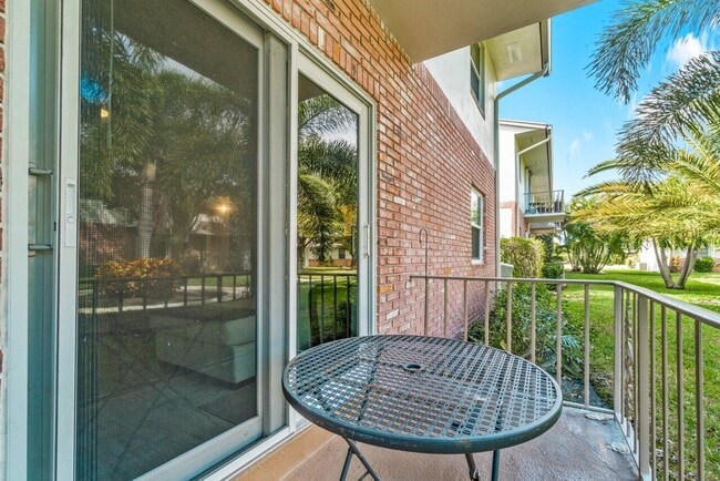 Building Photo - 2037 S Seacrest Blvd