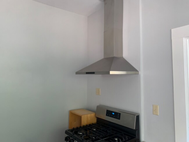 Building Photo - 1065 5th St