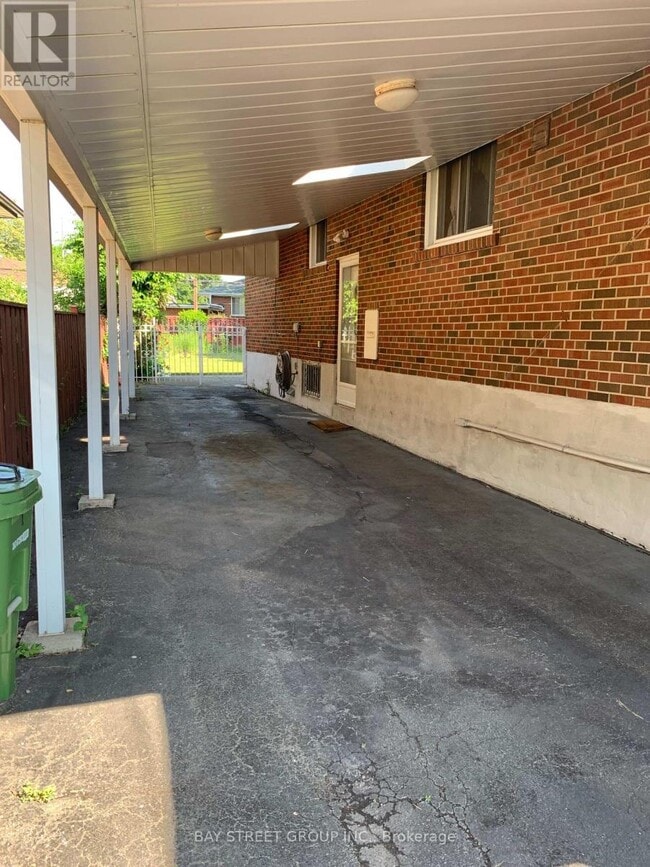 Building Photo - 126 Cass Ave